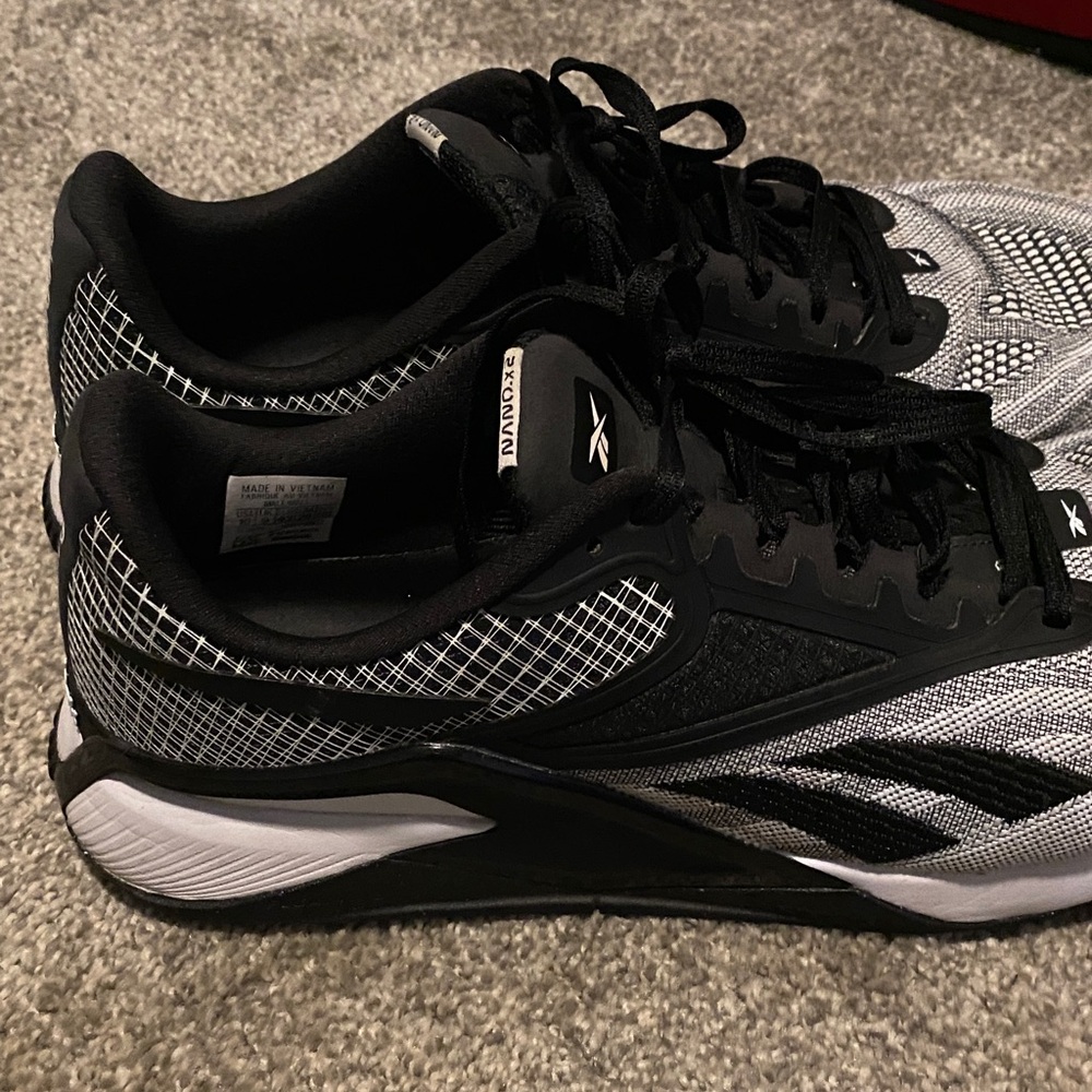 Reebok Nano x2 Black and White Athletic Shoes. Size10